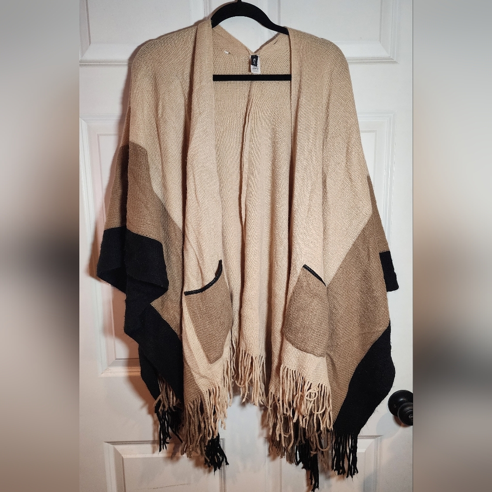 Apt 9 Black And Tan Acrylic Sweater Shawl Fringe Hem Small Hole In Back
